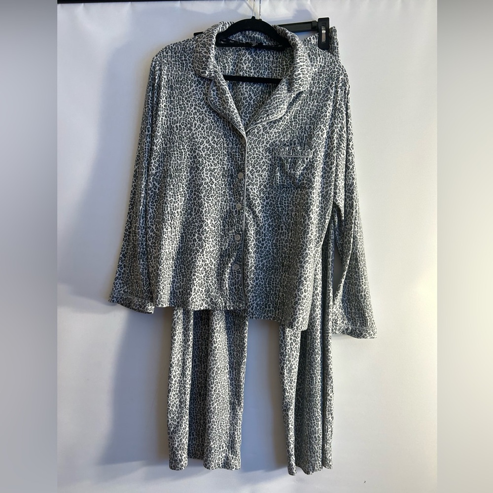 JONES NEW YORK GREY ANIMAL PRINT PAJAMAS WOMEN’S SIZE XL COZY WARM